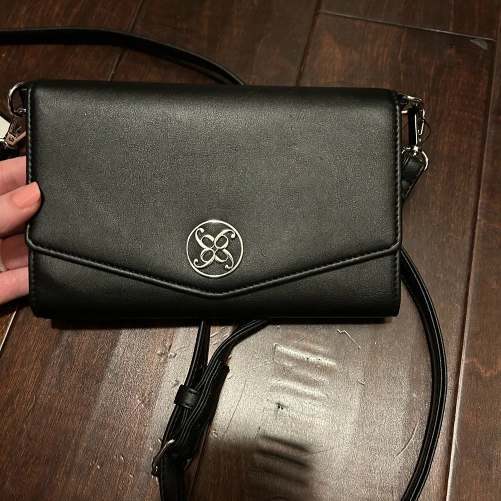 NWT Elegant Black Shoulder Bag - Picture 4 of 8